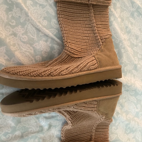 UGG WOMEN SIZE 10 BOOTS - Picture 3 of 4